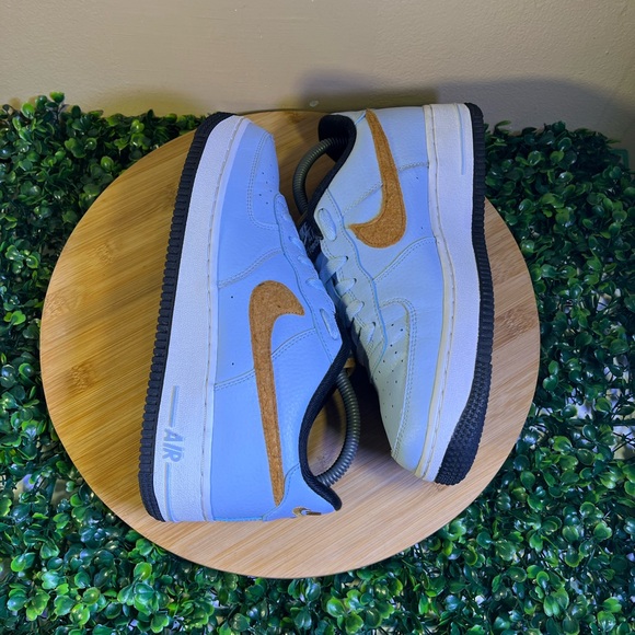 🔥 AIR FORCE 1 FELT GS CELESTINE BLUE GOLD KIDS 
SZ 6.5 WOMENS SZ 8  BV6058-400 - Picture 5 of 11